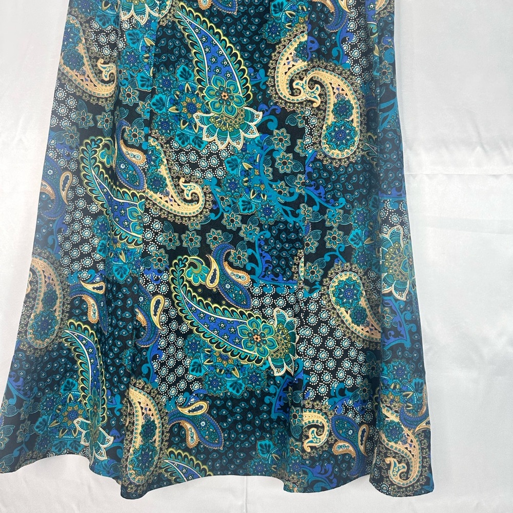 Notations Paisley‎ Skirt in Blue and Green - Picture 4 of 8